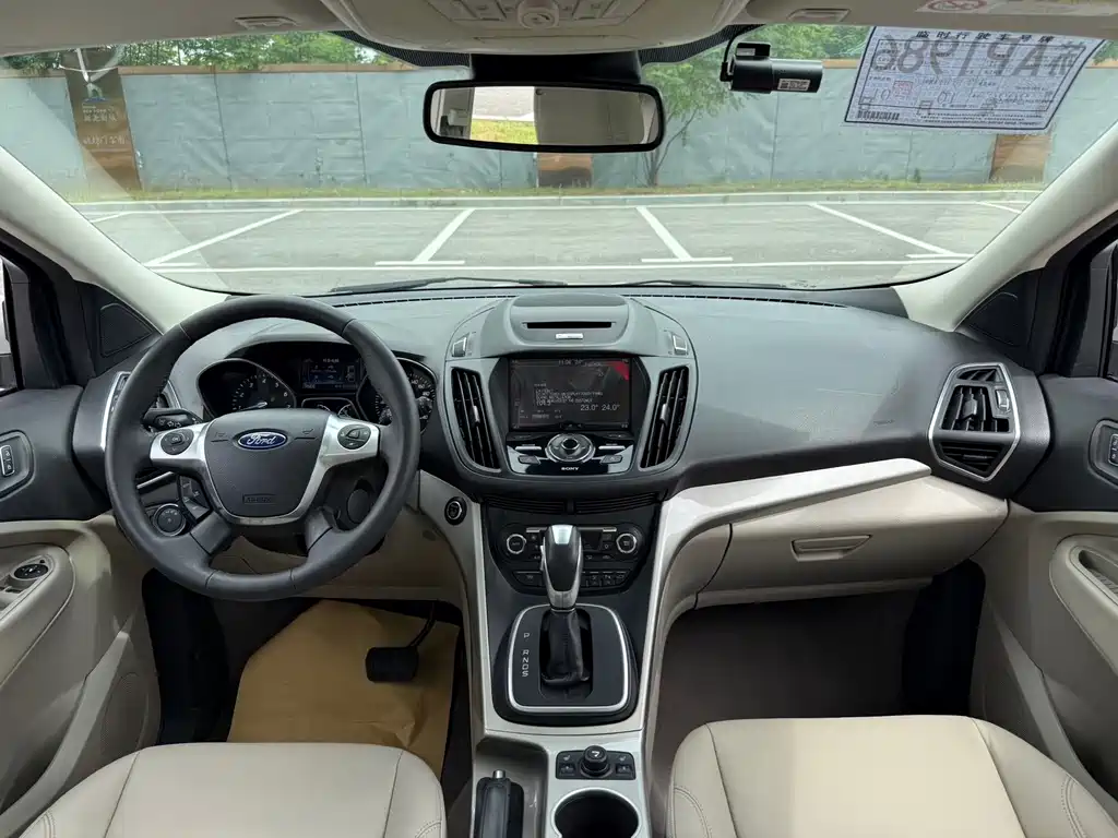 Ford Kuga — миниатюра 9