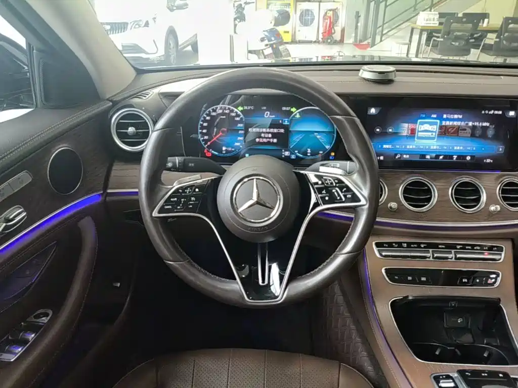 Mercedes-Benz E-Class — миниатюра 11