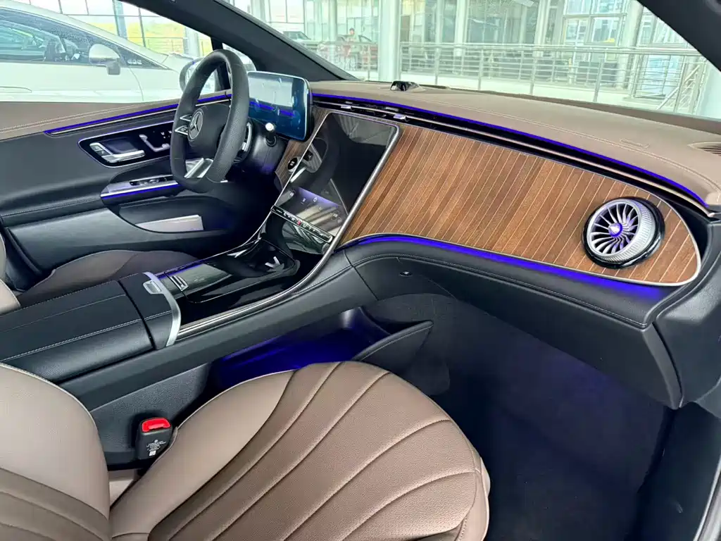 Mercedes-Benz EQE 2025 500 4MATIC Luxury