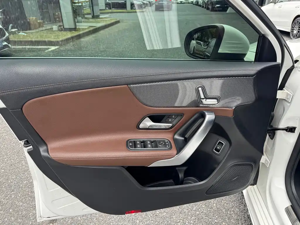 Mercedes-Benz A-Class — миниатюра 13