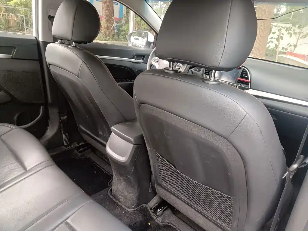 Hyundai Elantra — миниатюра 8