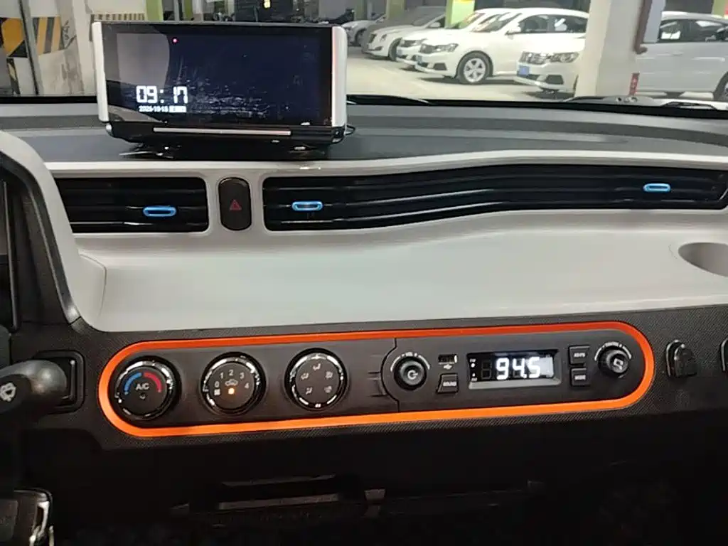 Wuling MINIEV — миниатюра 13