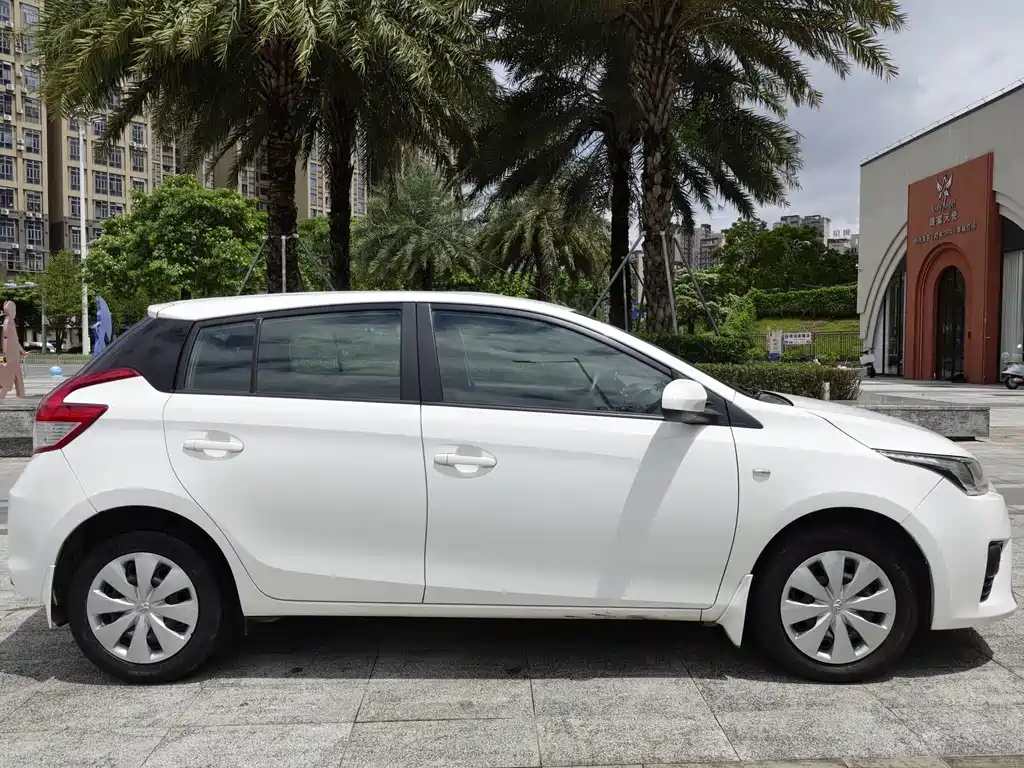 Toyota Yaris L — миниатюра 3