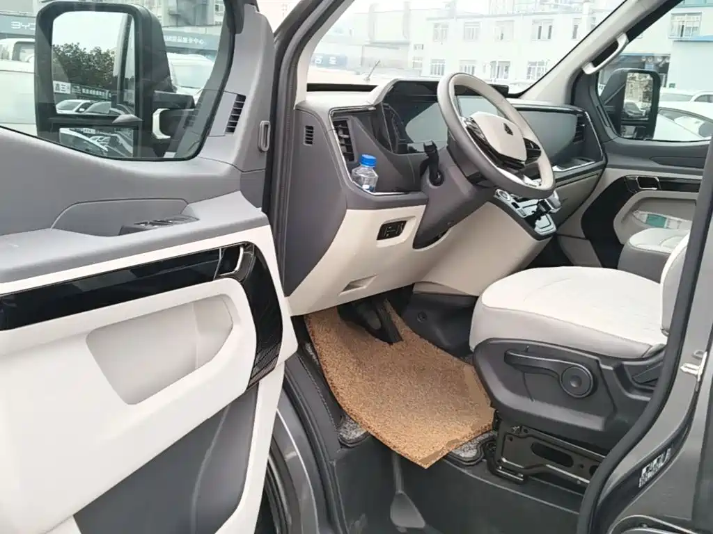 Sinotruk Vangard V — миниатюра 16