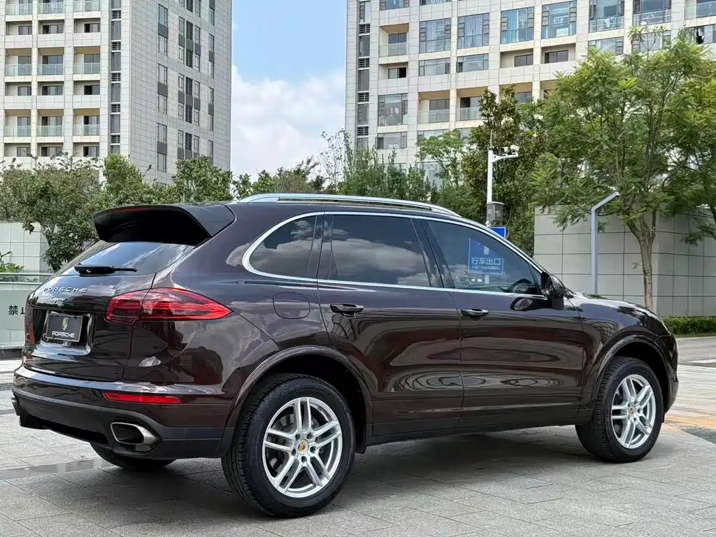 Porsche Cayenne — миниатюра 38