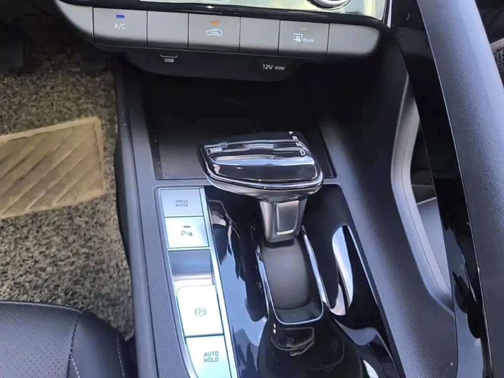 Hyundai Elantra — миниатюра 14