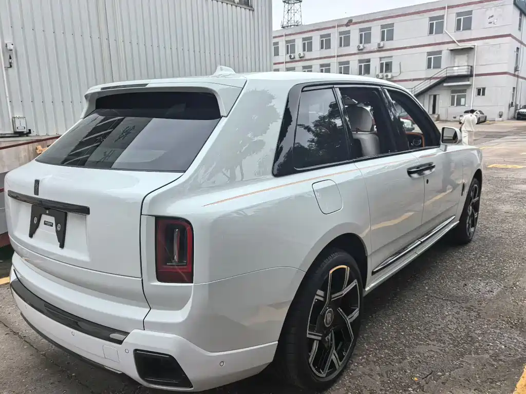 Rolls-Royce Cullinan — миниатюра 8