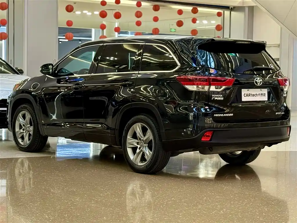 TOYOTA HIGHLANDER