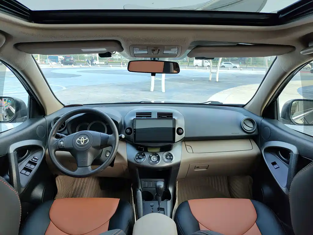 Toyota RAV4 — миниатюра 12