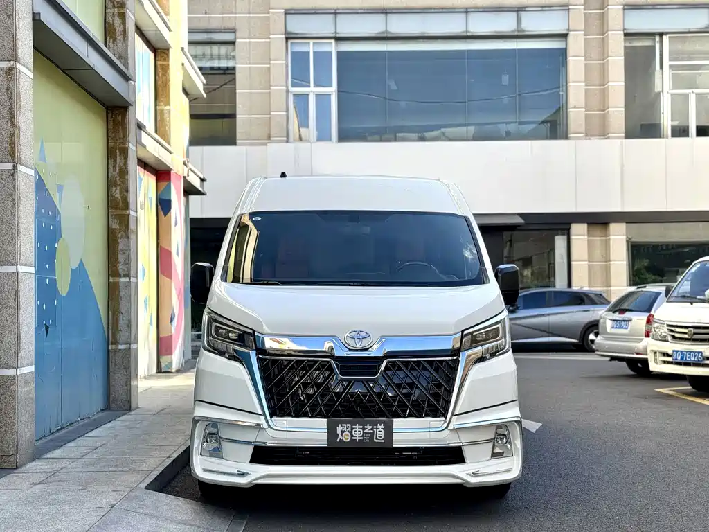 Toyota Hiace — миниатюра 2