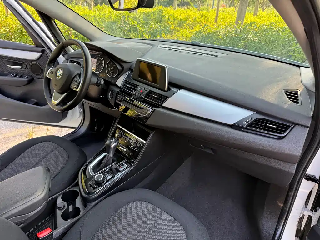 BMW 2 Series Active Tourer — миниатюра 9