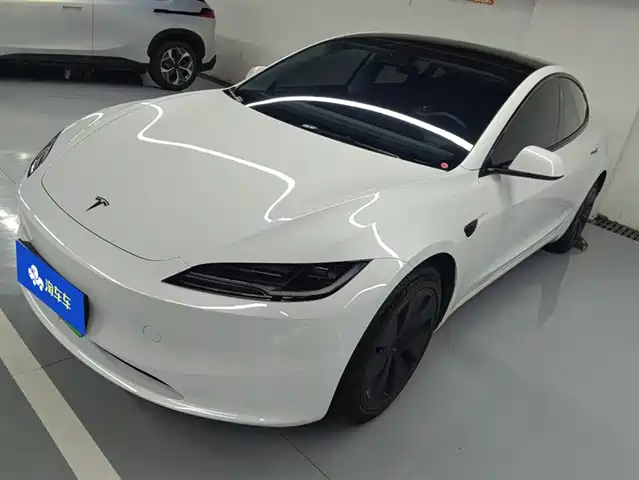 TESLA MODEL 3 2024