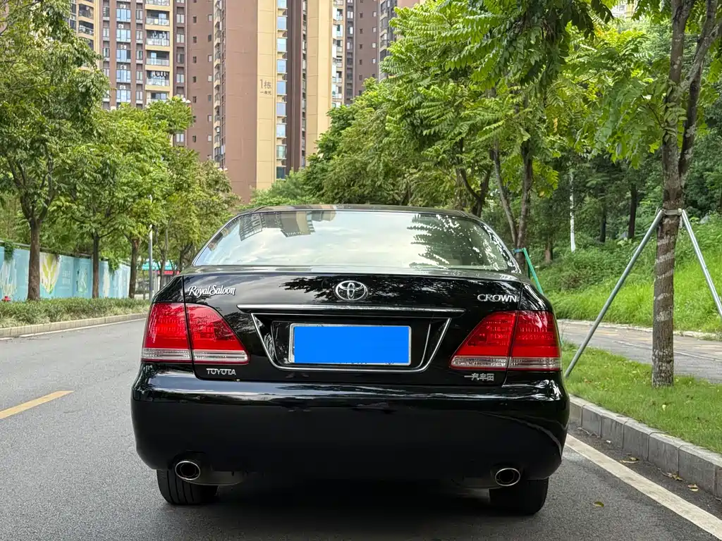 Toyota Crown — миниатюра 4