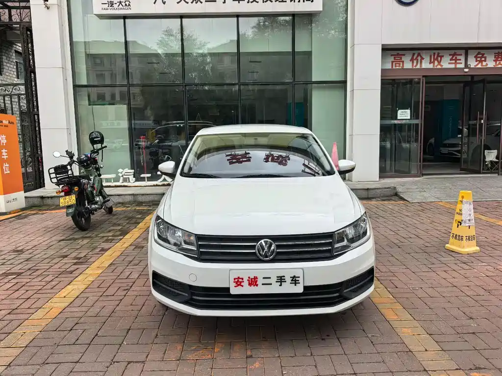 Volkswagen Santana — миниатюра 2