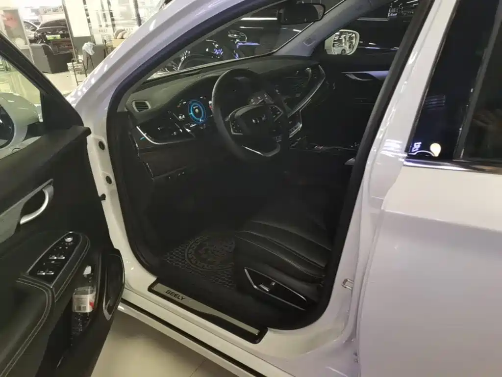 Geely Borui Hybrid — миниатюра 15