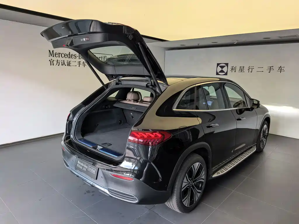 Mercedes-Benz EQE SUV — миниатюра 9