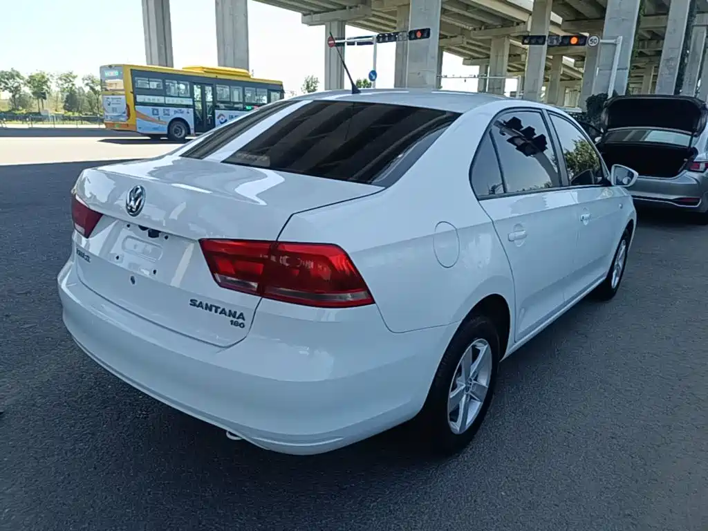 Volkswagen Santana — миниатюра 7