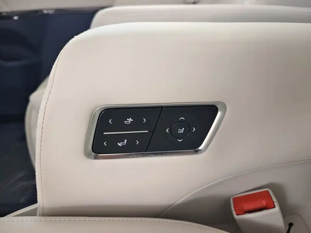 Buick GL8 Hybrid — миниатюра 16