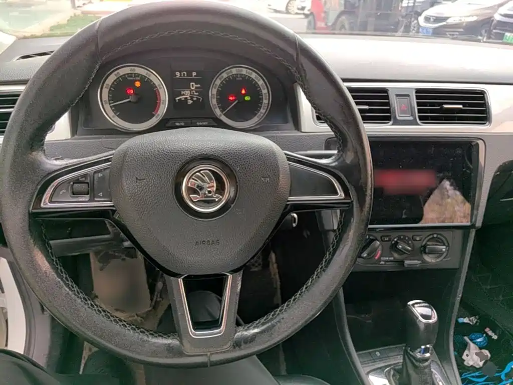 Skoda Rapid — миниатюра 10
