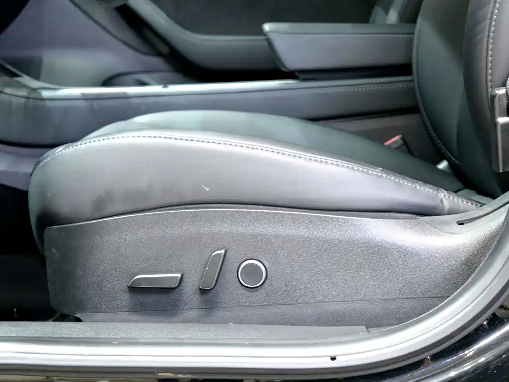 Tesla Model 3 — миниатюра 7