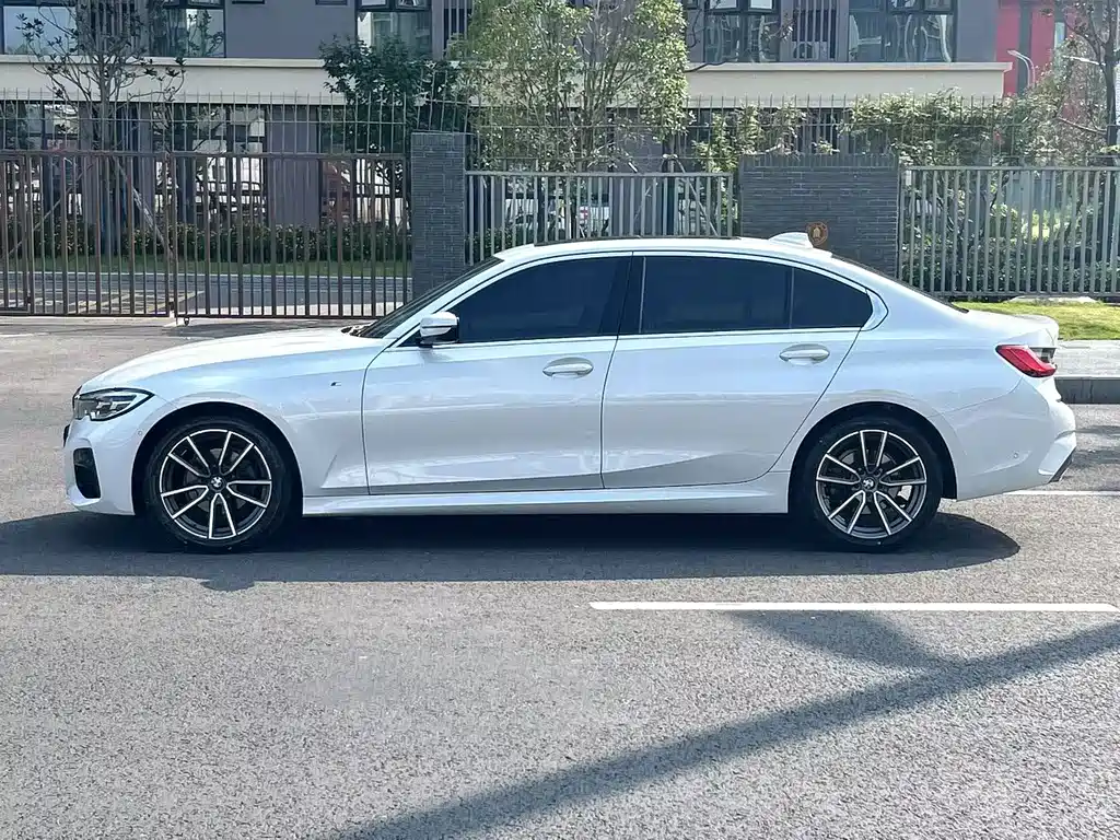 BMW 3 Series — миниатюра 3