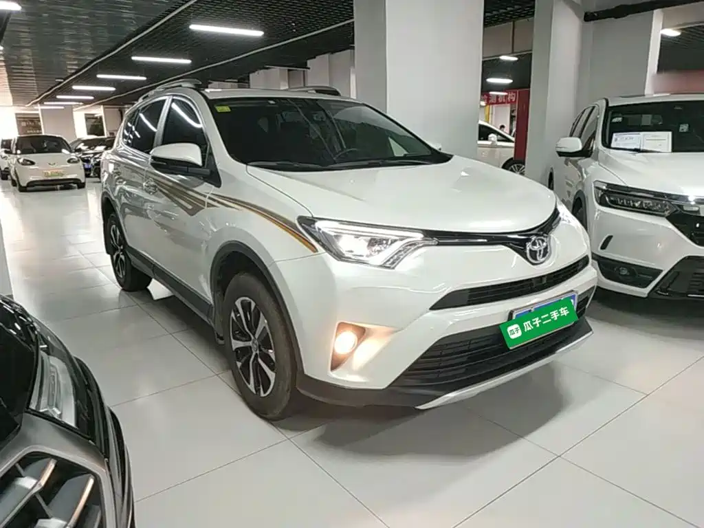 Toyota RAV4 — миниатюра 4