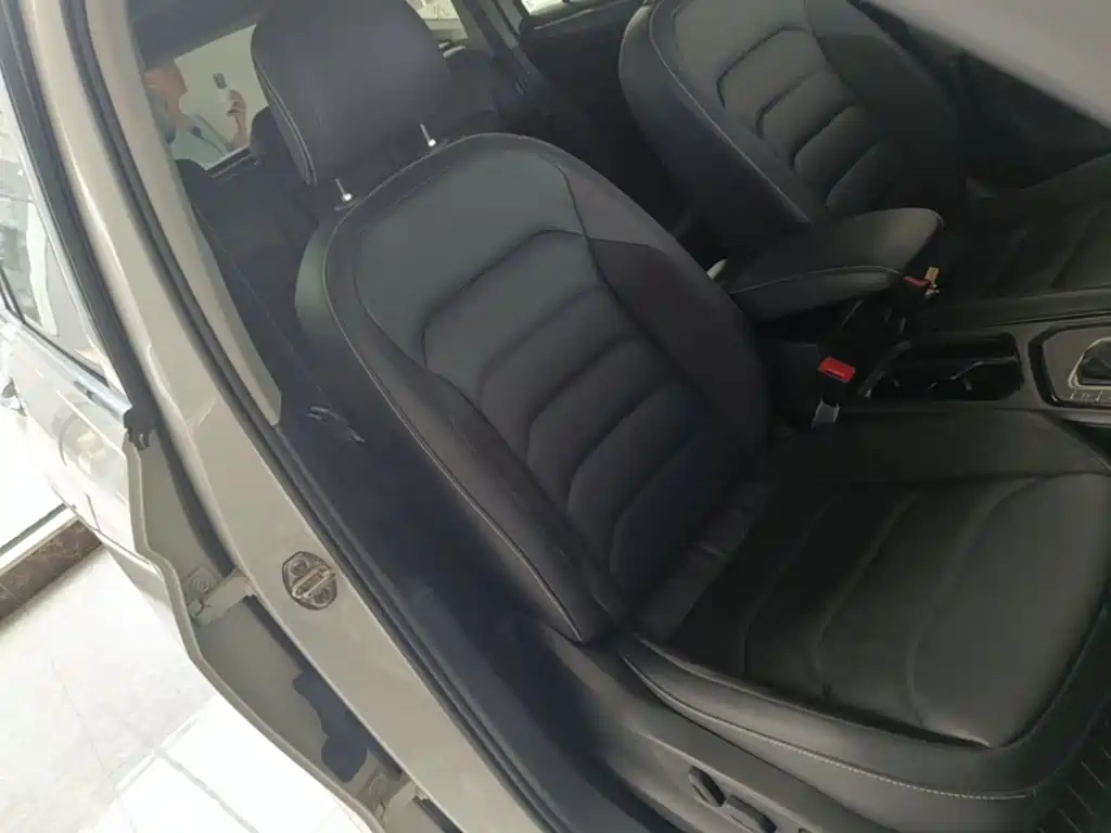 Volkswagen Tiguan L — миниатюра 25