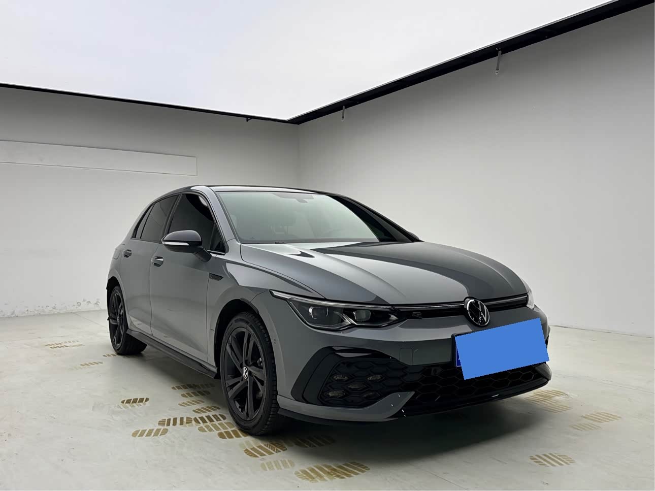 Volkswagen Golf 1.4 л 2023 г. Серебристо-серый, пробег 27000 км