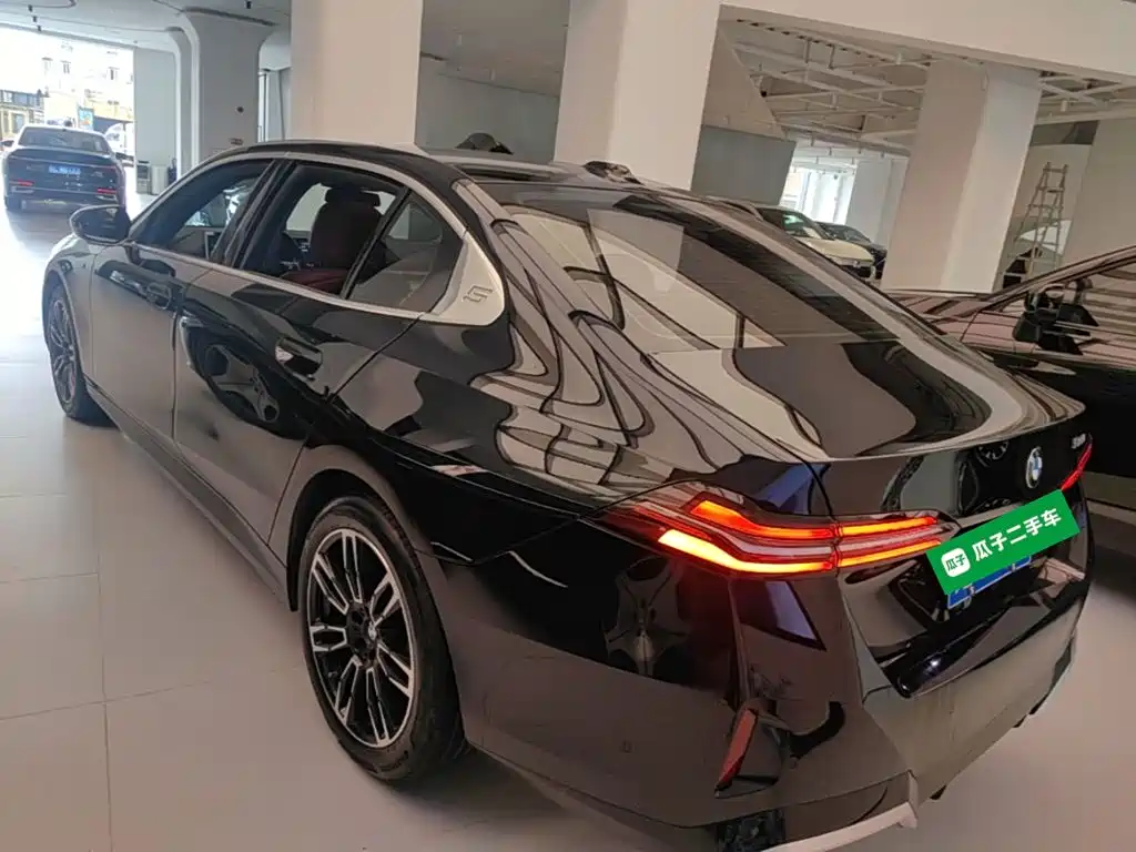 BMW 5 Series — миниатюра 5