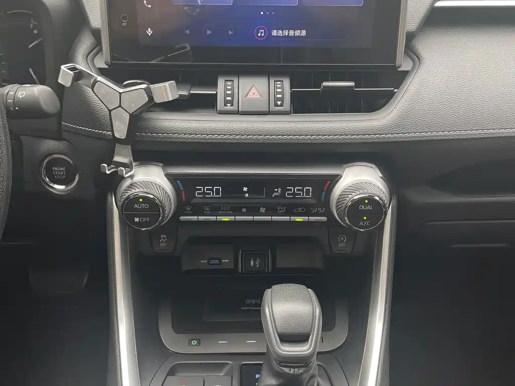 Toyota RAV4 — миниатюра 17