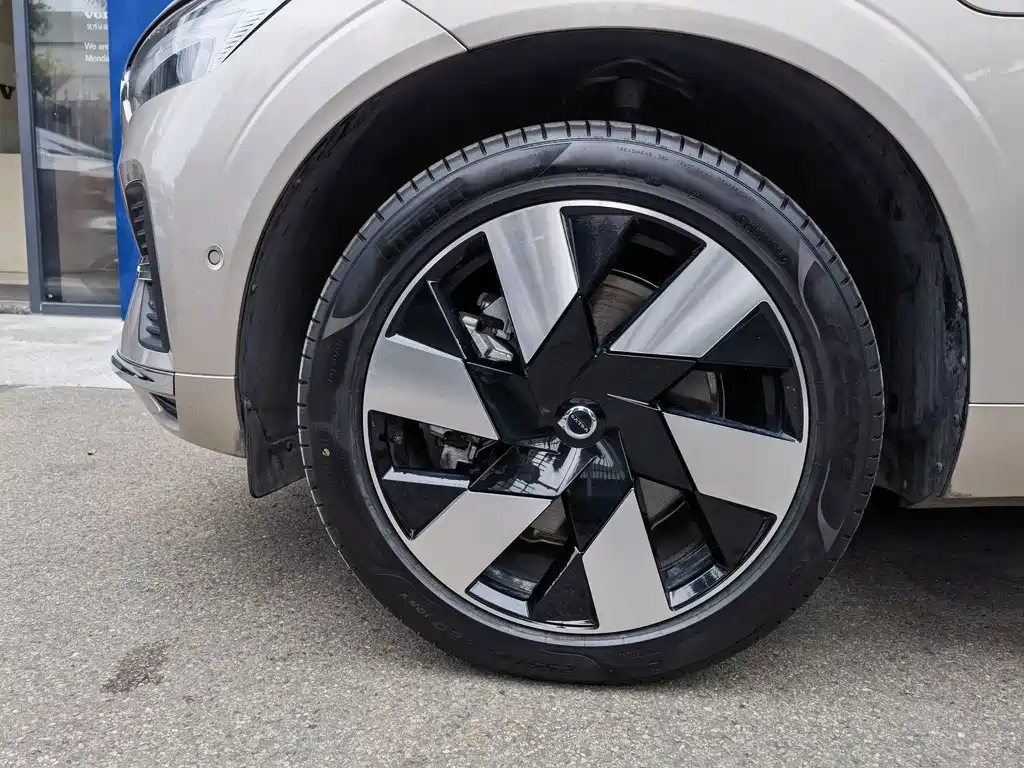 Volvo XC60 PHEV — миниатюра 19