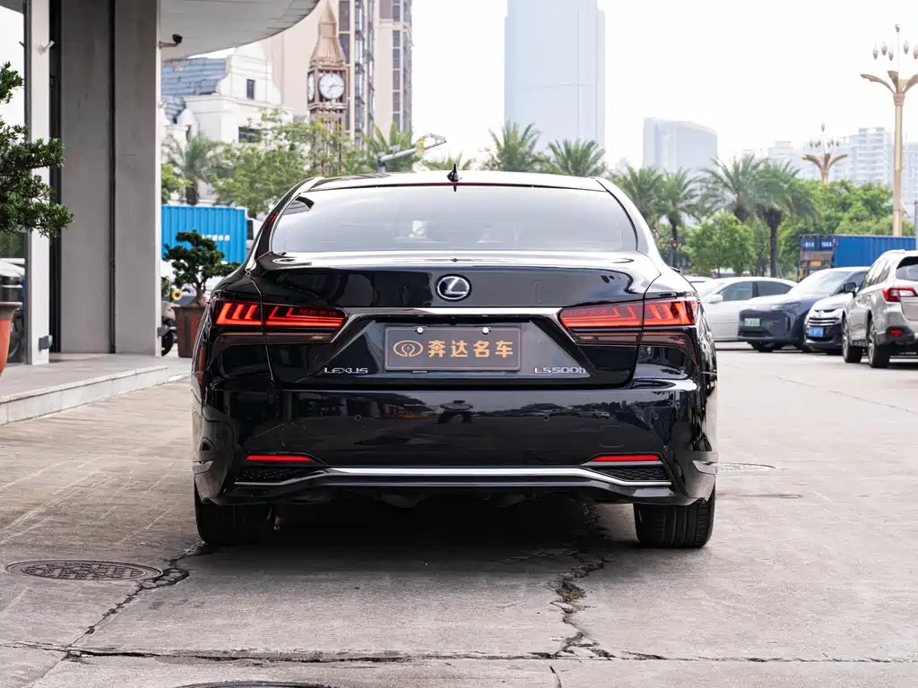 Lexus LS — миниатюра 5