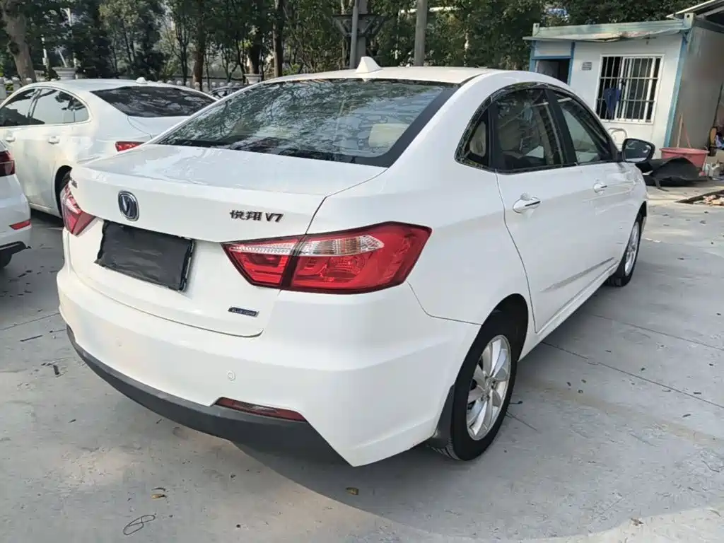 Changan V7 — миниатюра 7