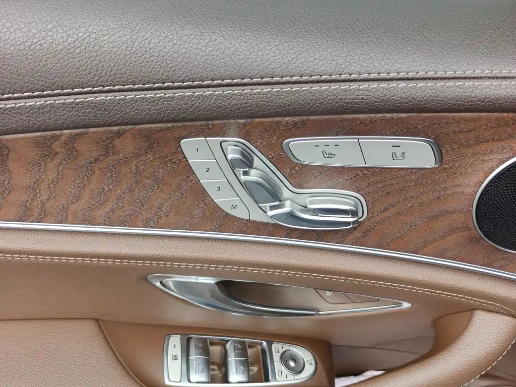 Mercedes-Benz E-Class — миниатюра 14