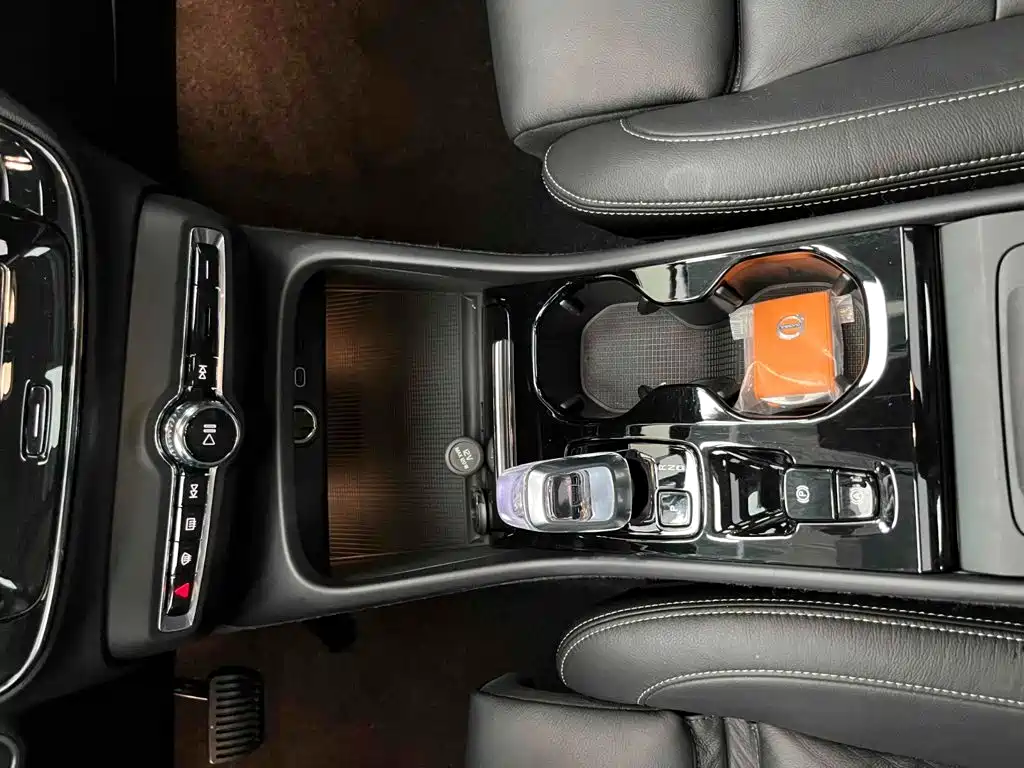 Volvo XC40 — миниатюра 10