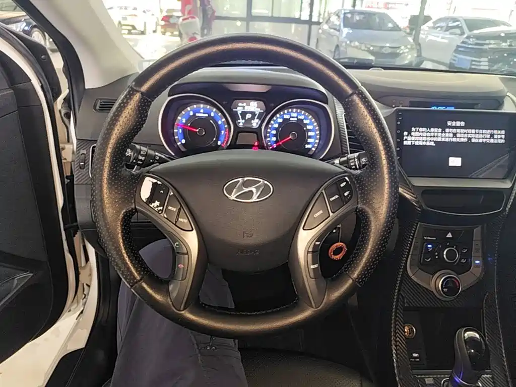 Hyundai Elantra Langdong — миниатюра 11
