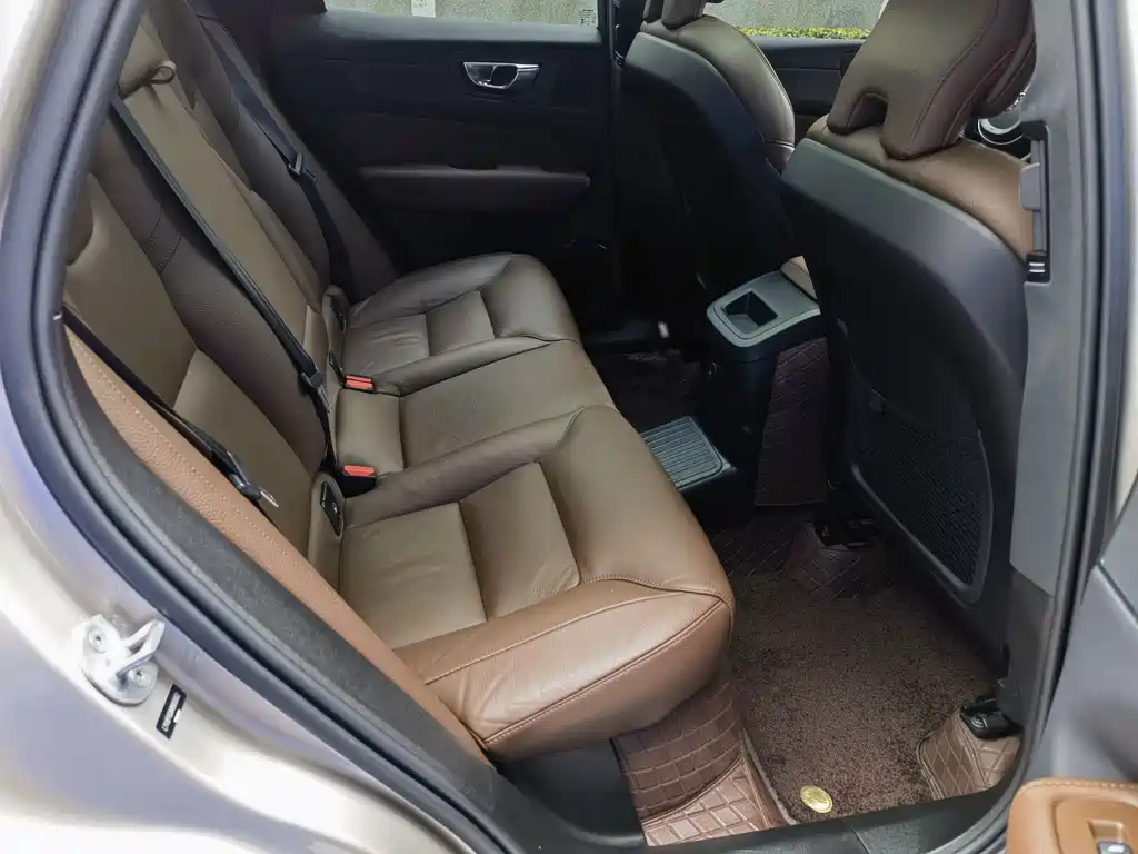 Volvo XC60 PHEV — миниатюра 21