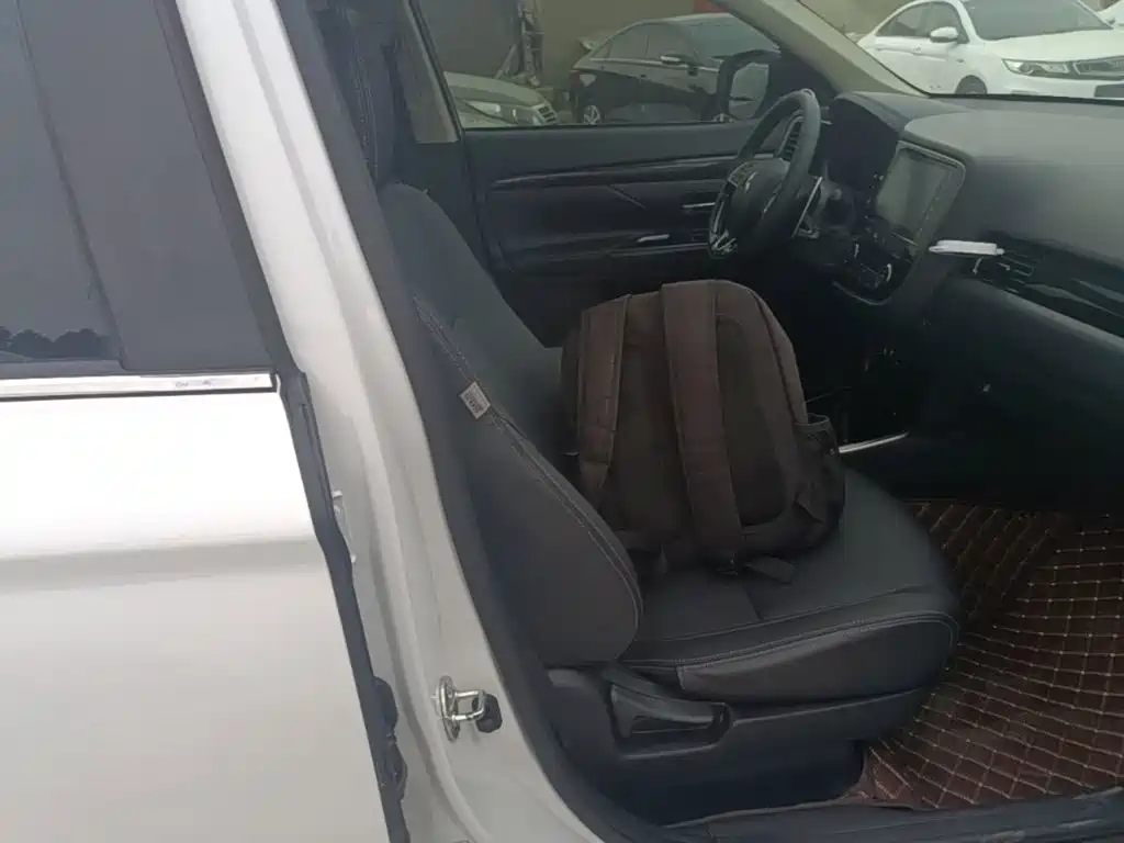 Mitsubishi Outlander — миниатюра 25