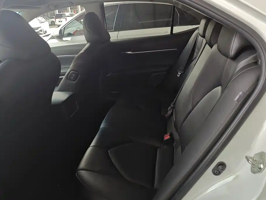 Toyota Camry — миниатюра 11