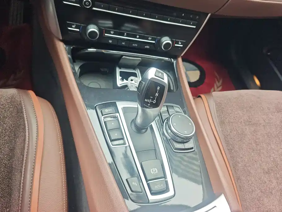 BMW 5 Series GT — миниатюра 16