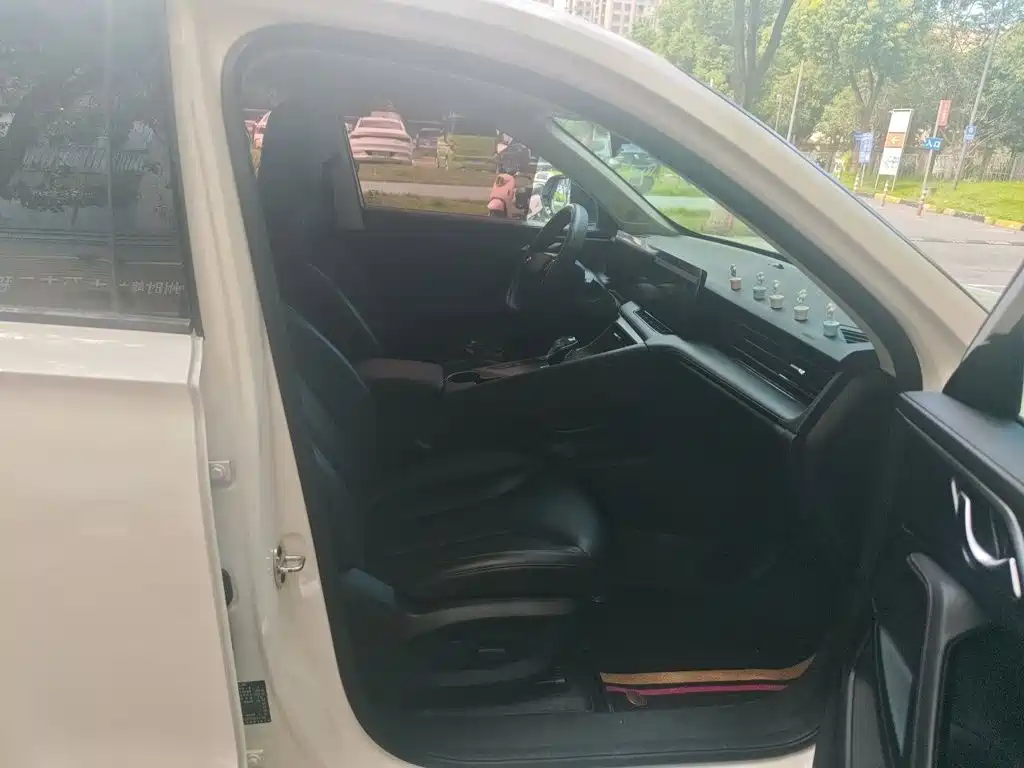 Roewe RX5 New Energy — миниатюра 17