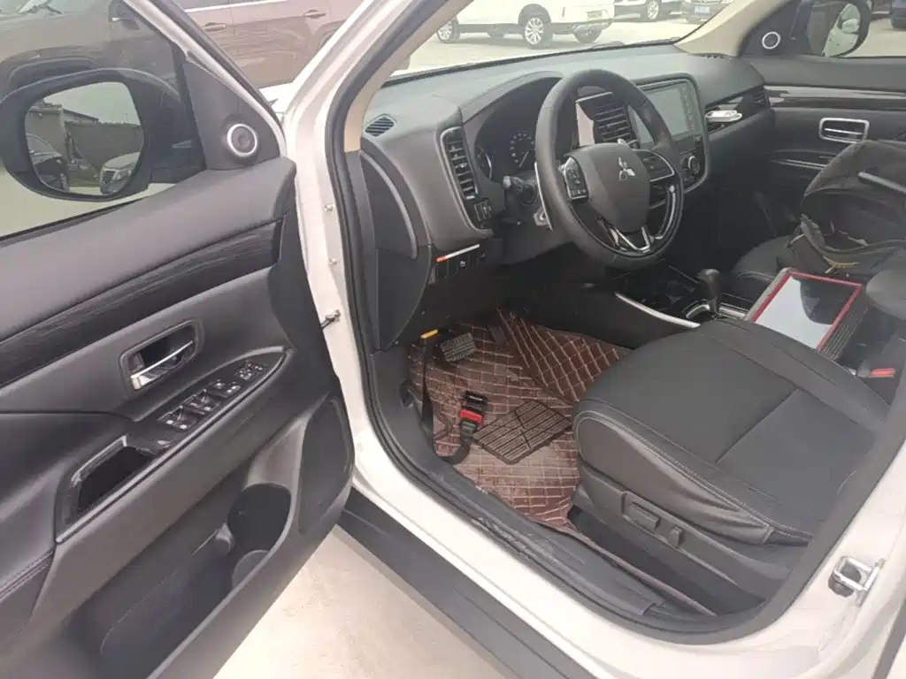 Mitsubishi Outlander — миниатюра 16