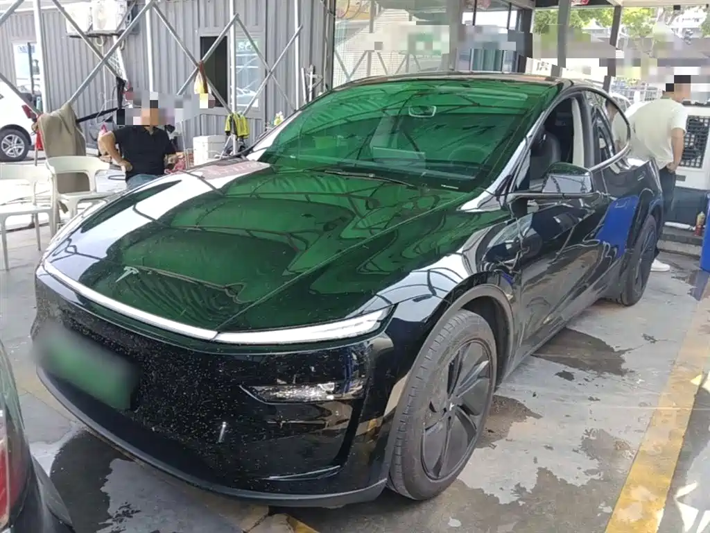 Tesla Model Y 2025
