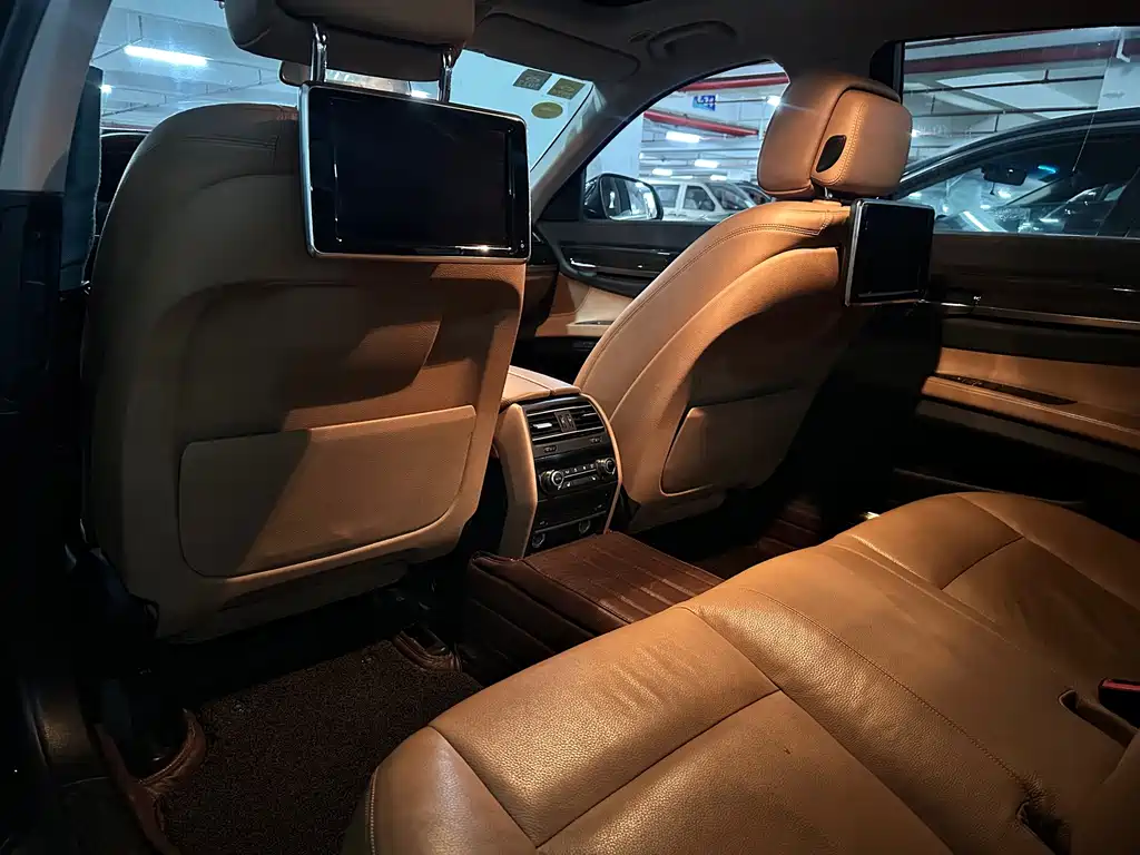 BMW 7 Series — миниатюра 15