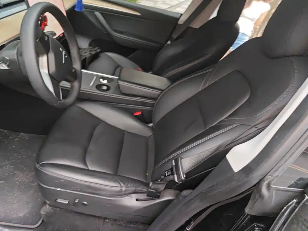 Tesla Model Y — миниатюра 8