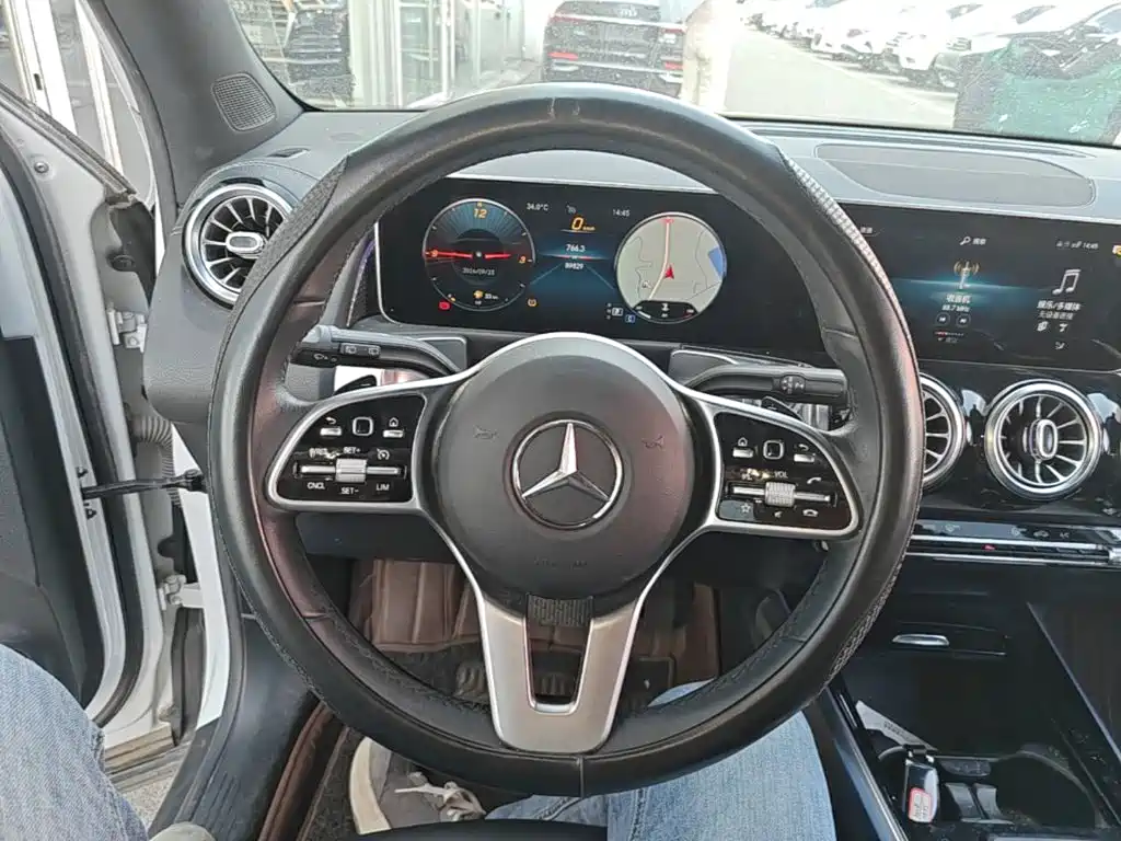 Mercedes-Benz GLB — миниатюра 11