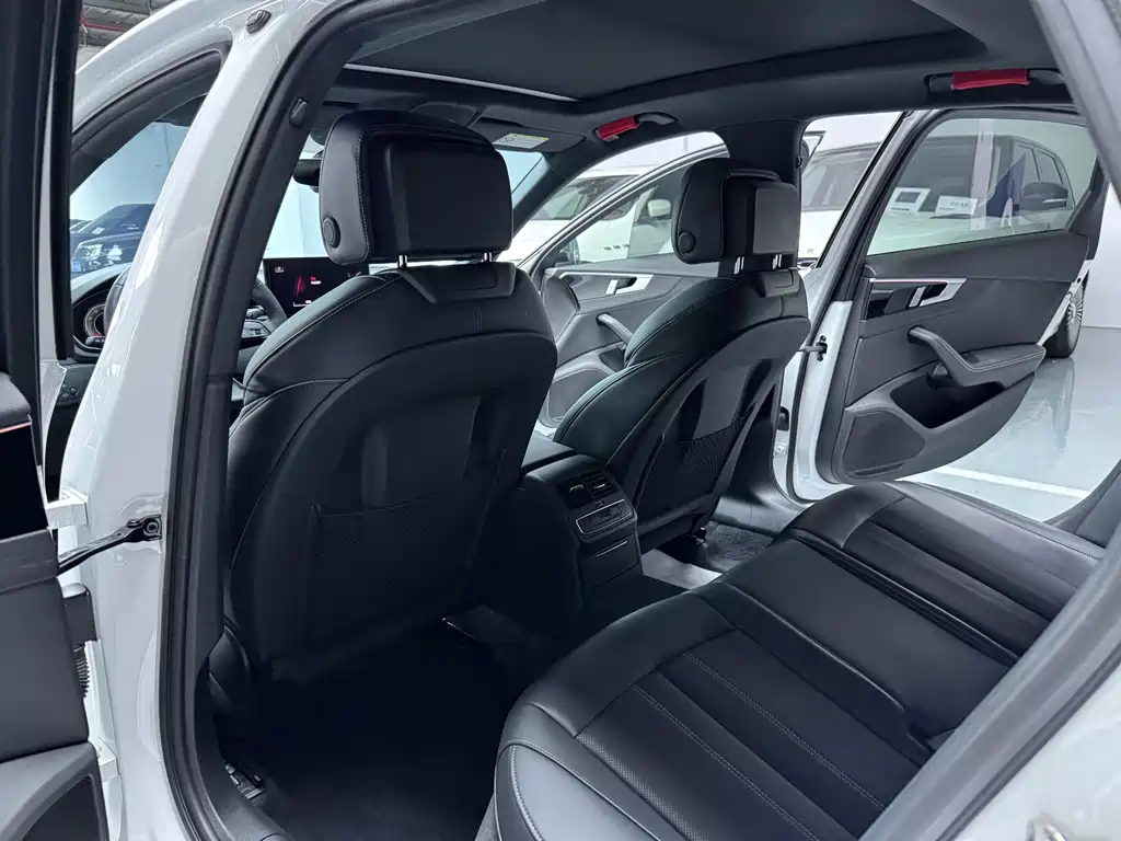 Audi A4L — миниатюра 12