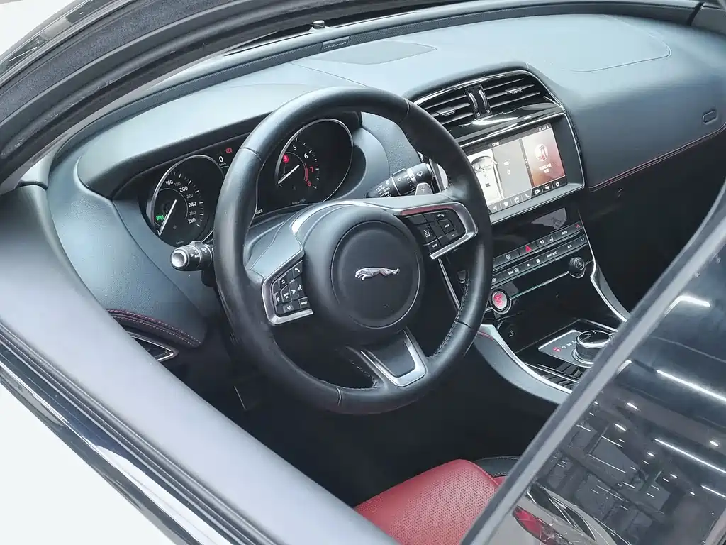 Jaguar XE — миниатюра 7