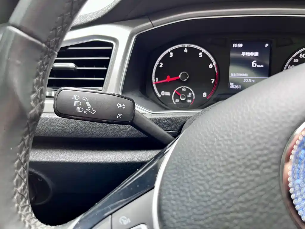 Volkswagen T-Roc — миниатюра 12