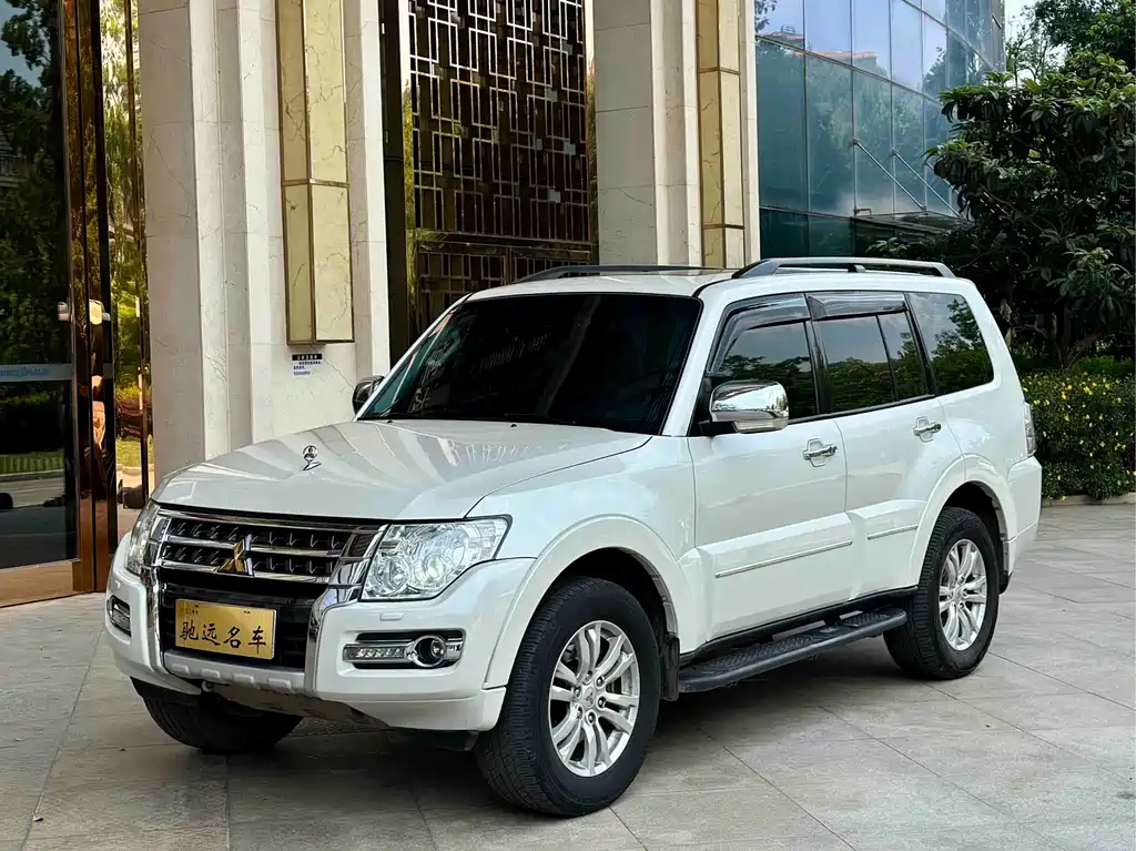 Mitsubishi Pajero (Import) 2018